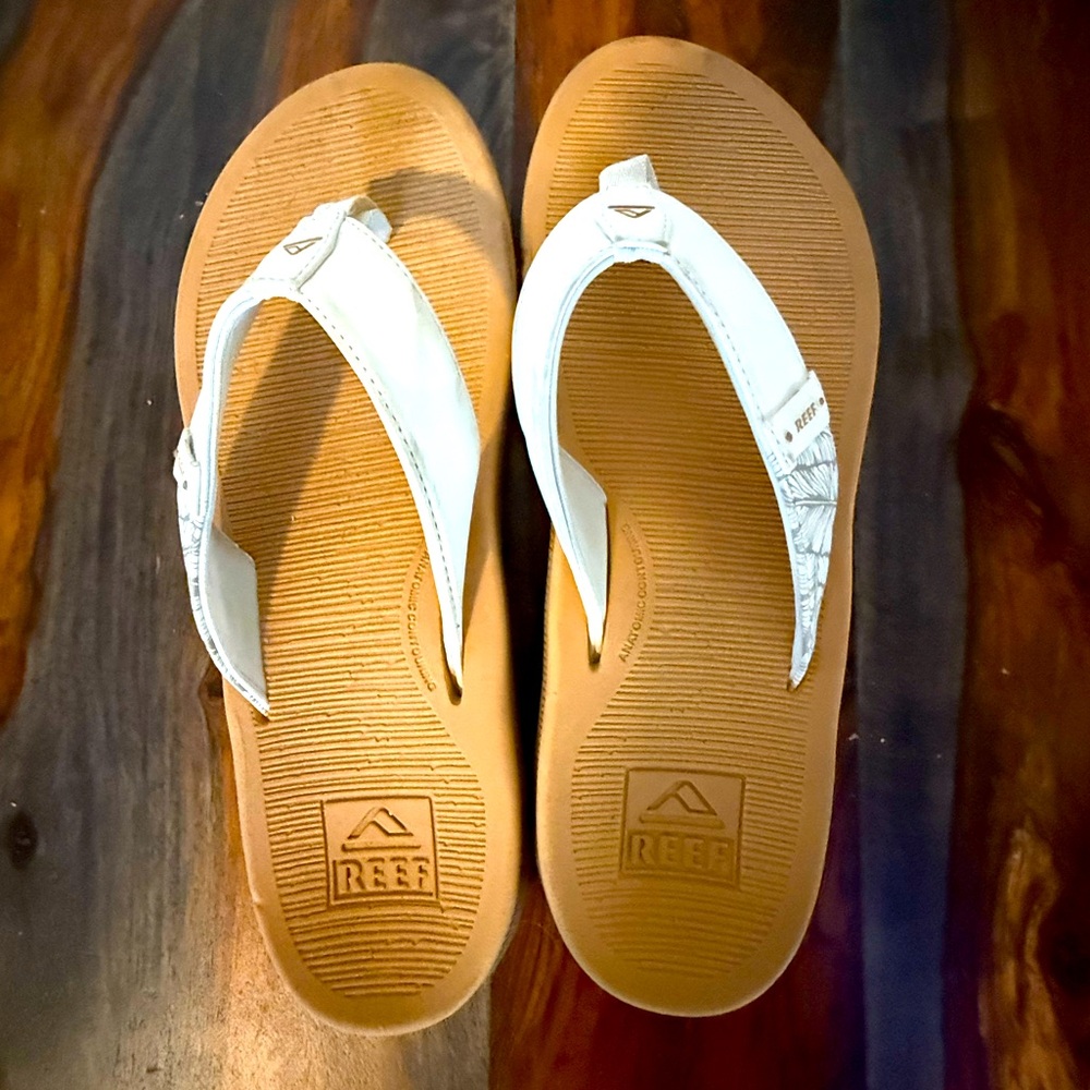 Reef Women’s Sandlas/Flip-Flops Size 8